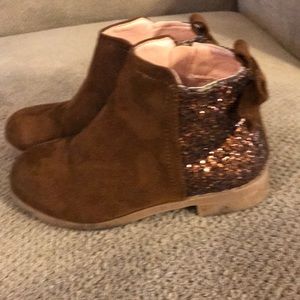 Girls boots size 11 brown with sparkles & bows $15